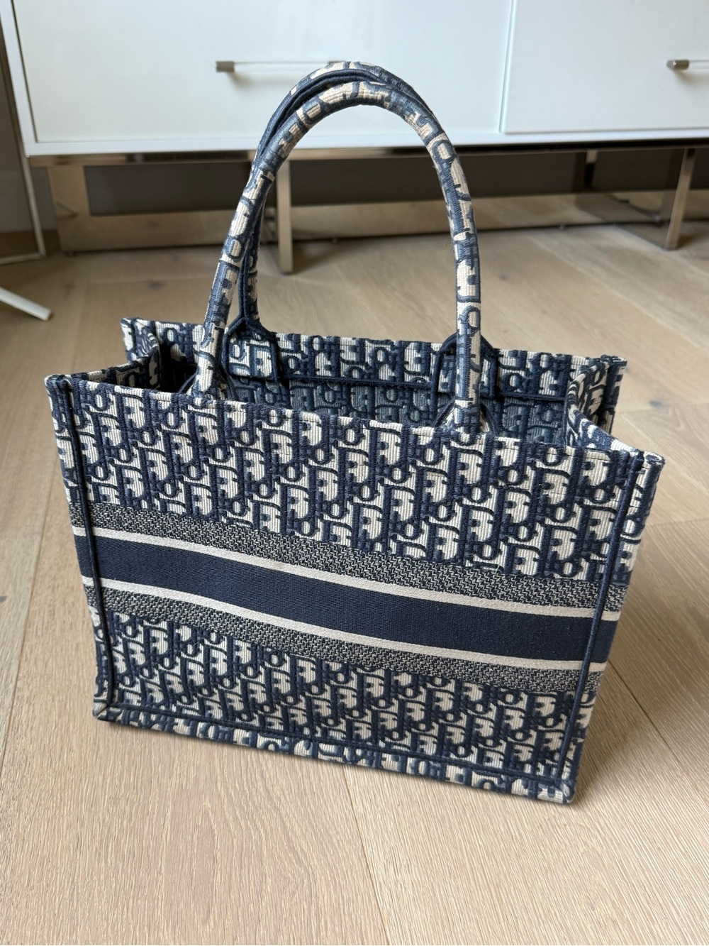 Designer Tote - Picture 5 of 9